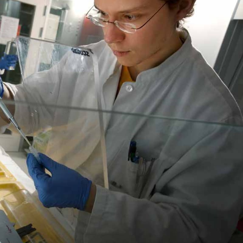 Martin Borch Jensen working at a laboratory bench during his PhD
